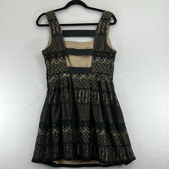 BeBop Mini Dress Sz Large Black Lace / Tan Lining Sleeveless Cutout Low Back EUC - Picture 5 of 11